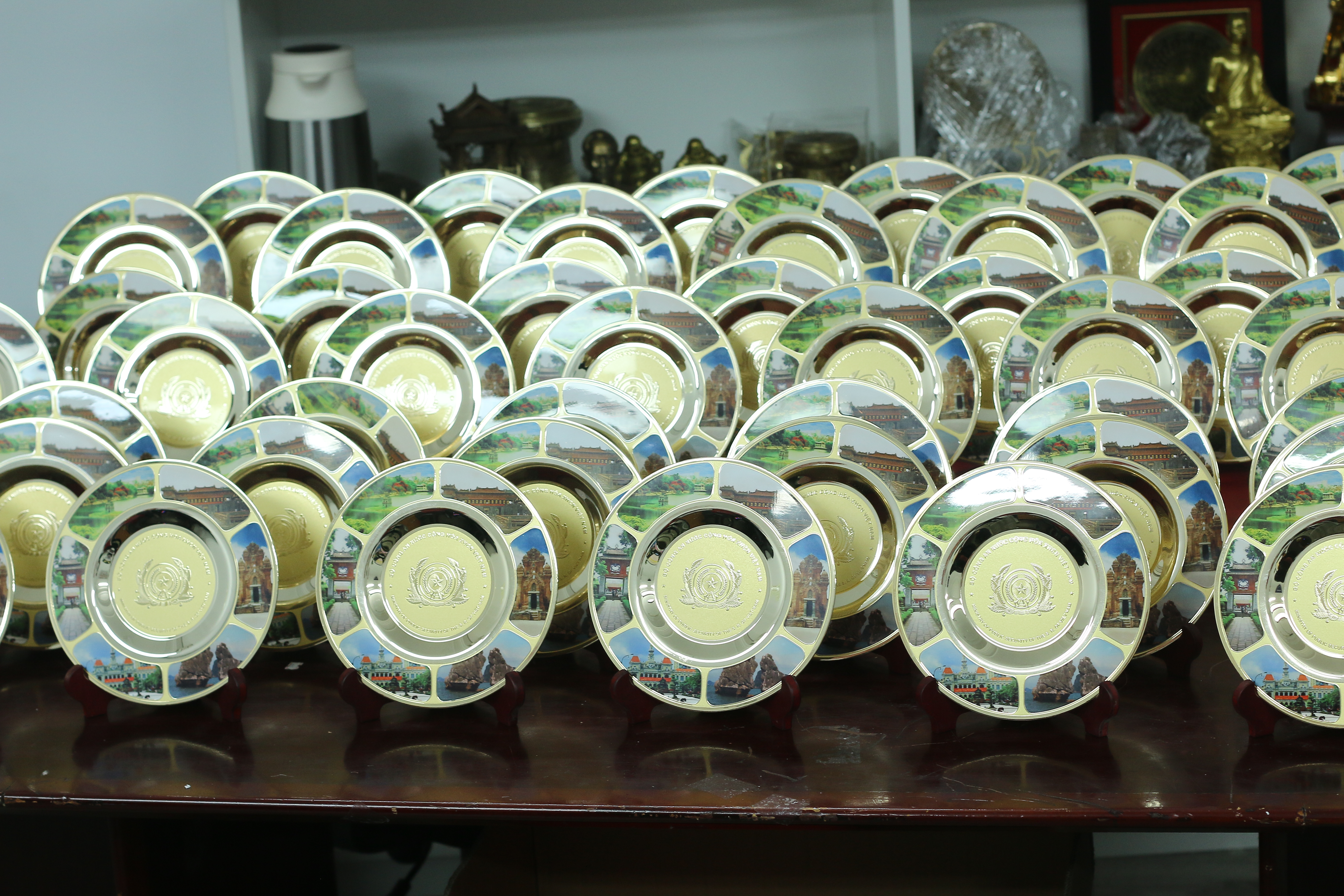 Lô mặt đĩa 6 danh lam Bộ Công An D20 bằng đồng thiết kế theo yêu cầu